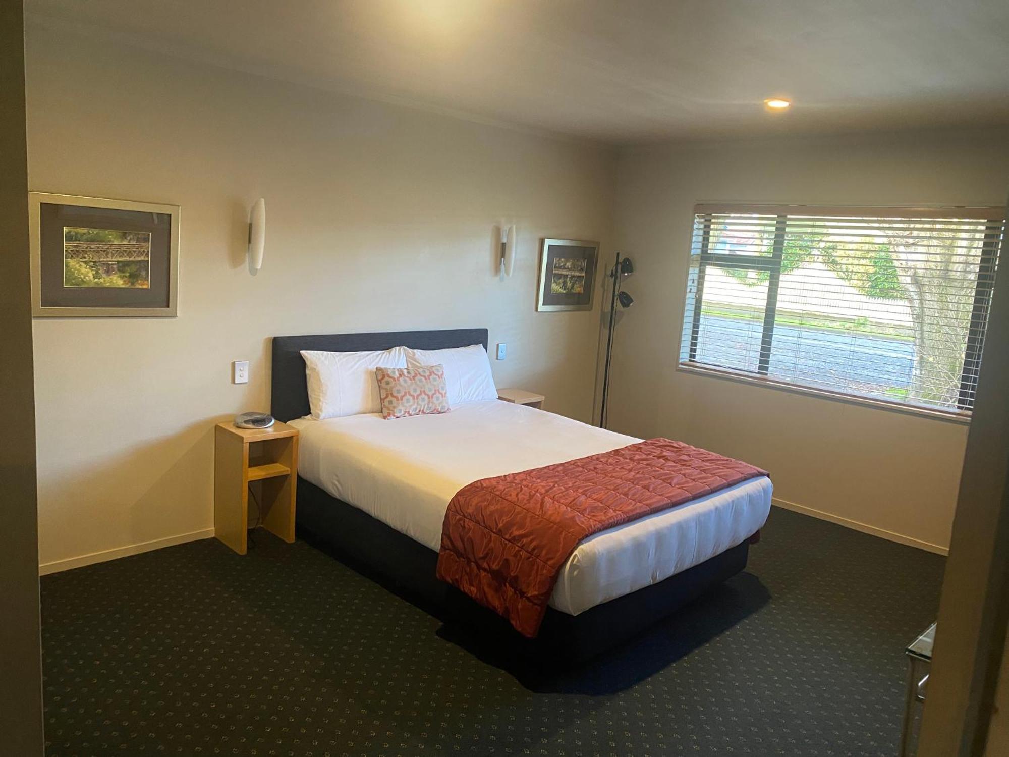 Bentleys Motor Inn Palmerston North Exterior foto